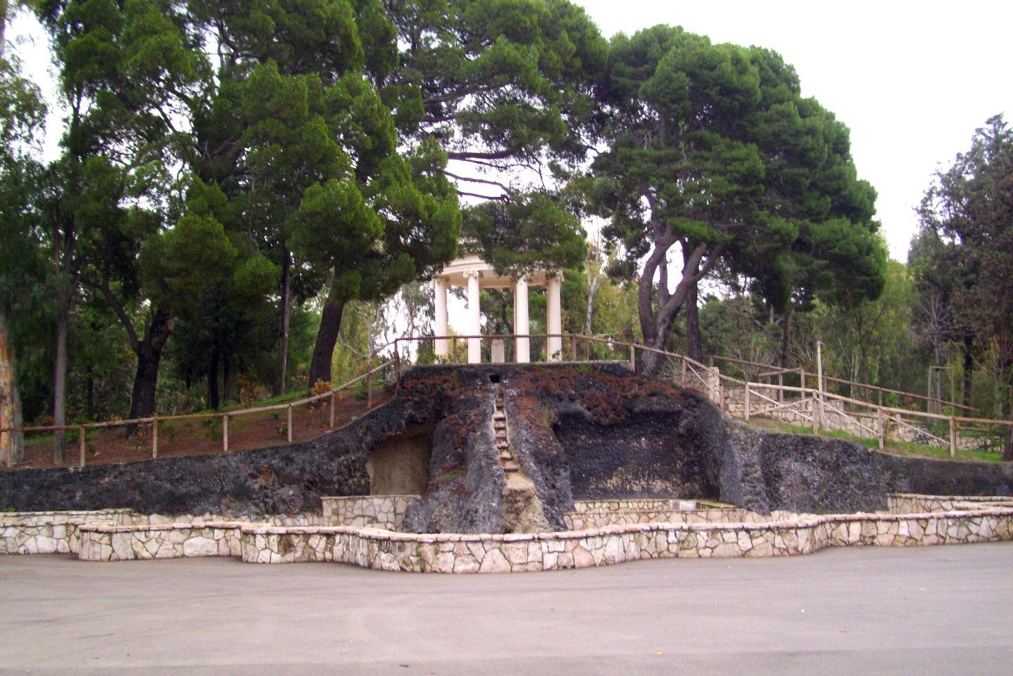 Giuseppe%20Rosati%27s%20monument%20%282%29.JPG